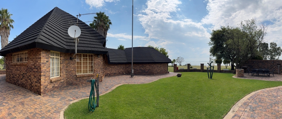 5 Bedroom Property for Sale in Metsimaholo Free State